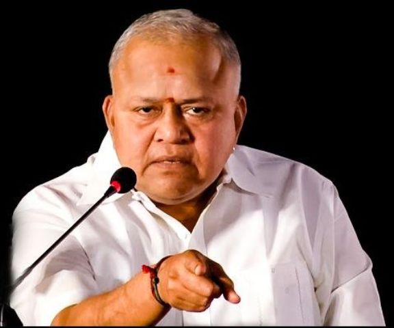 “ராதாரவியை தமிழ்ச் சினிமாவில் இருந்து வெளியேற்றுங்கள்…” – வலுக்கும் எதிர்ப்பு..!