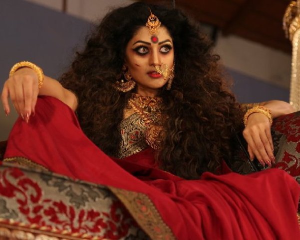 குட்டி ராதிகா நடிப்பில் உருவாகி உள்ள மிரட்டலான படம் ‘தமயந்தி’