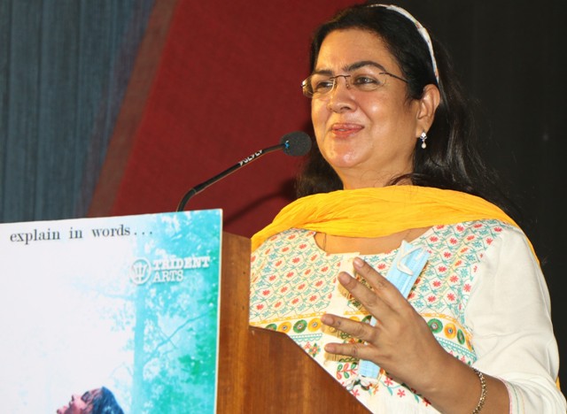 “இப்படியெல்லாம் பேசாதப்பா..” – அறிமுக ஹீரோவுக்கு அட்வைஸ் செய்த நடிகை ஊர்வசி