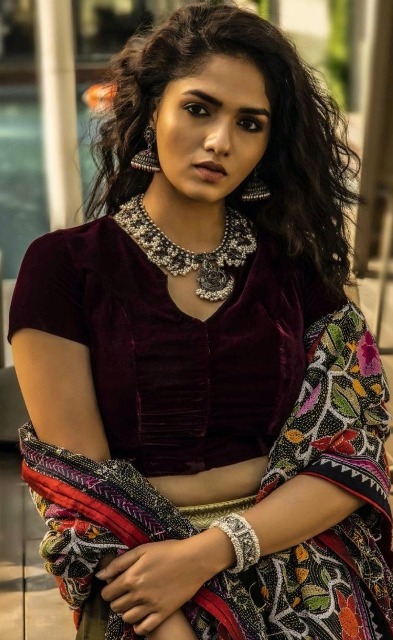 “எனக்குக் கல்யாணமெல்லாம் இல்லீங்க..” – மறுக்கிறார் நடிகை சுனைனா