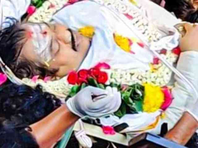 நடிகர் விவேக்கின் உடல் போலீஸ் மரியாதையுடன் தகனம் செய்யப்பட்டது