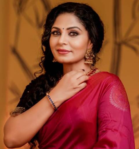 தமிழ் ரசிகர்களுக்கு நன்றி சொல்லும் நடிகை ஆஷா ஷரத்…!