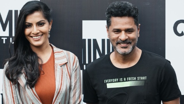 “வரலட்சுமி ஸ்கிரீனில் வந்தாலே போதும்; ரசிகர்களைக் கவர்ந்து விடுவார்” – பிரபுதேவாவின் பாராட்டு..!