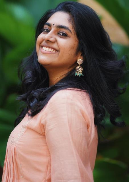 நிமிஷா சஜயன்-கருணாஸ் நடிப்பில் உருவாகியிருக்கும் ‘என்ன விலை’ திரைப்படம்..!