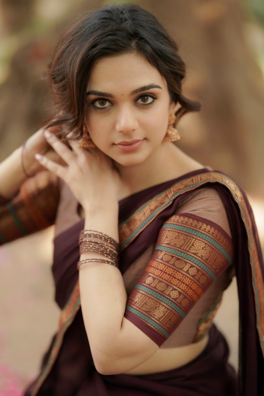 இளம் நாயகிகளில் கவனத்தை ஈர்த்திருக்கும் பவ்யா த்ரிகா!