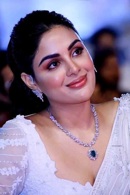 “அந்த’ மாதிரி நேரத்துல மது அருந்துவேன்..” – நடிகை சம்யுக்தா மேனன் பேட்டி!