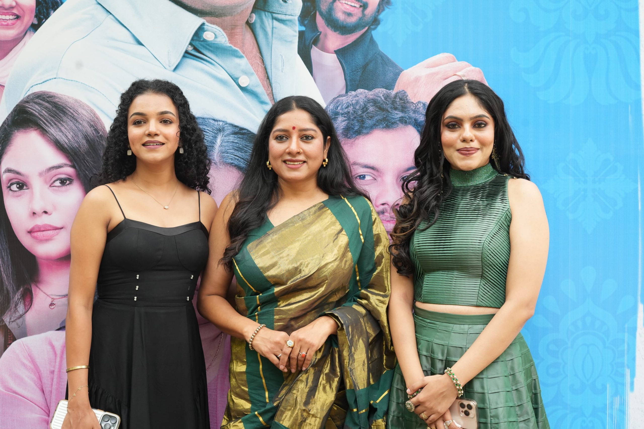 “என்னைவிட இன்னொரு நடிகை அழகா?” – இயக்குநரிடம் கோபப்பட்ட நடிகை அனுமோல்!