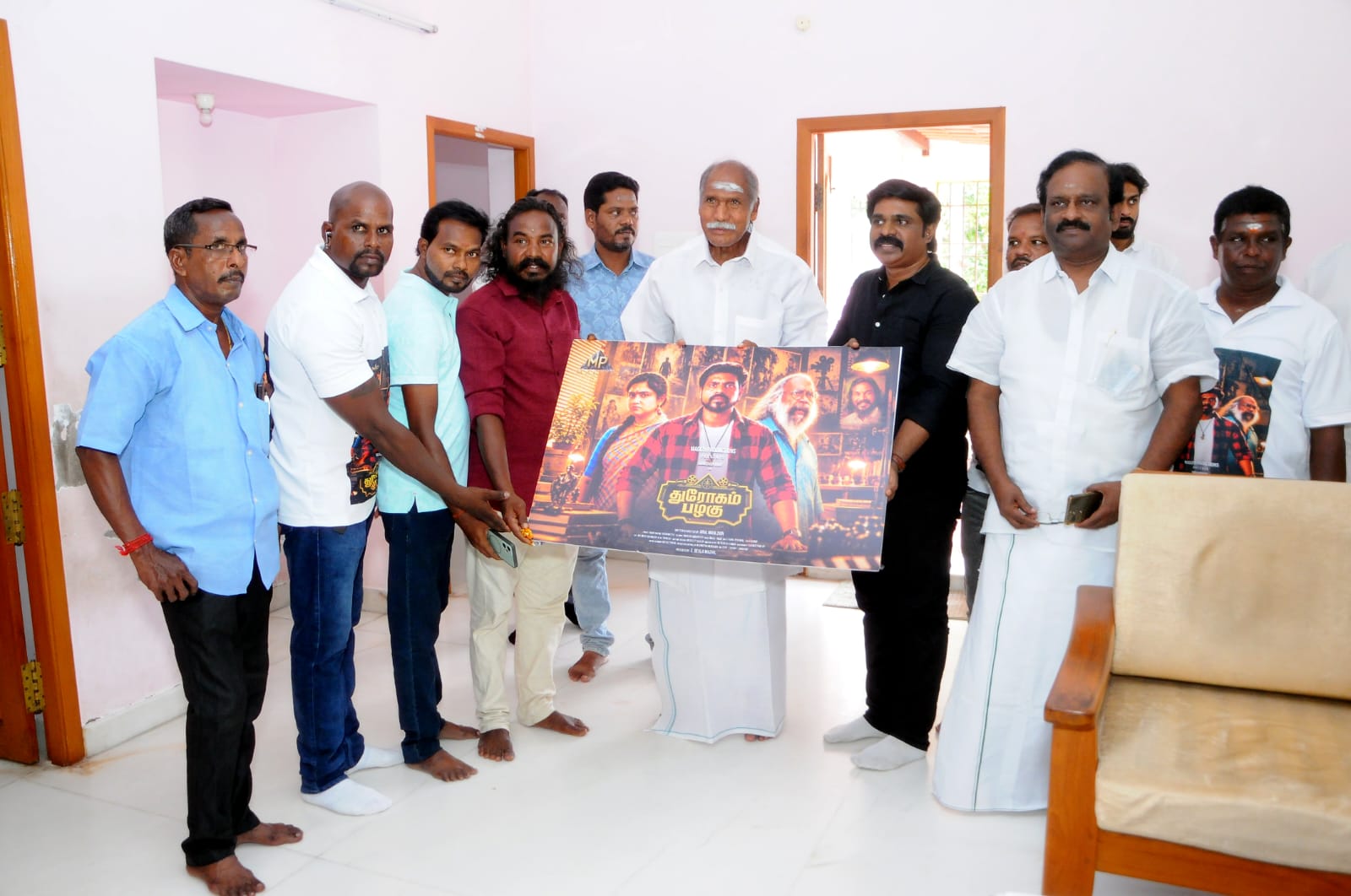 ‘துரோகம் பழகு’ படத்தின் போஸ்டரை புதுவை முதல்வர் வெளியிட்டார்!