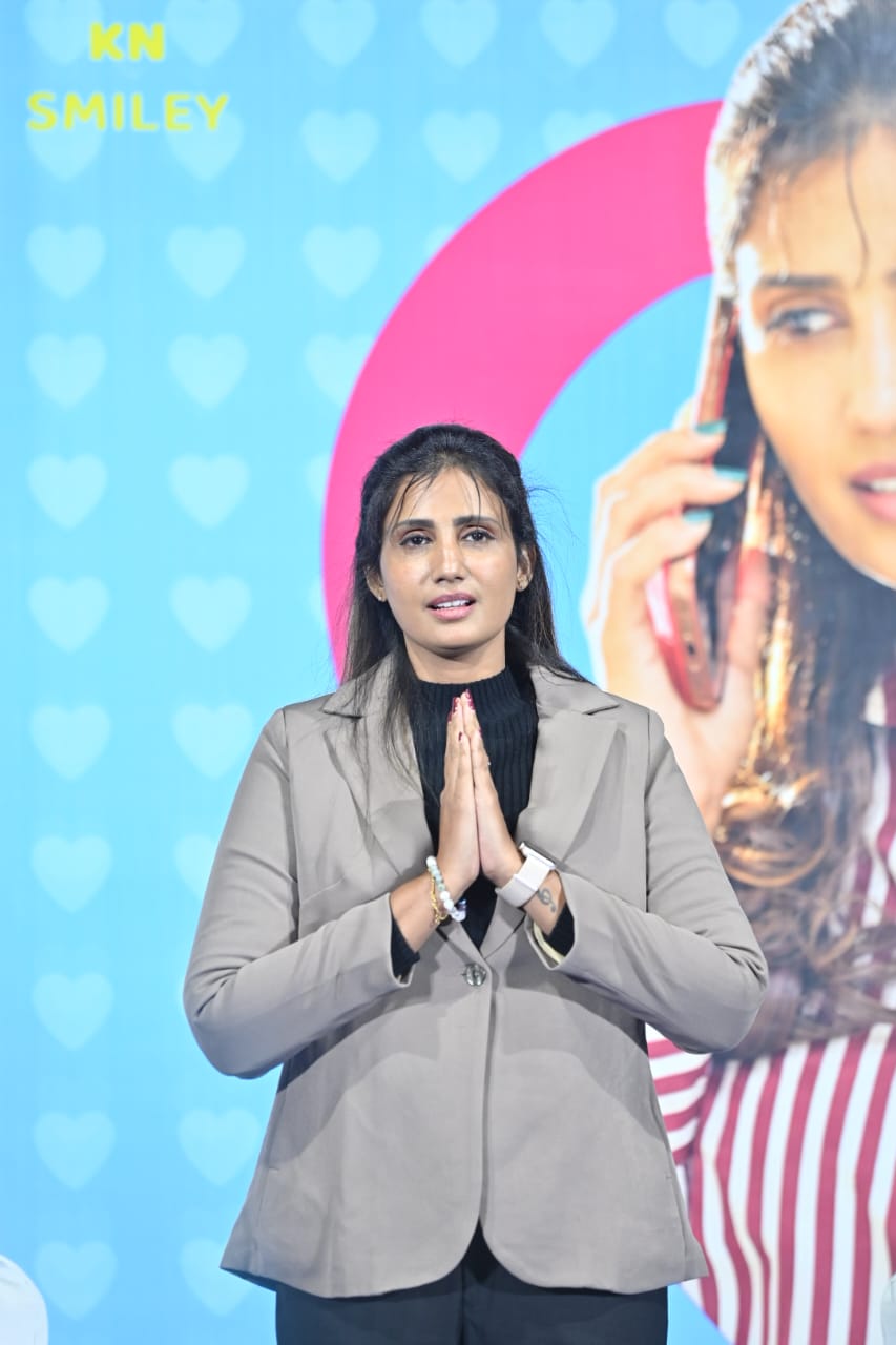 “வாய்ப்பு கொடுக்காதவர்களுக்கு நன்றி” – ‘ரீல்ஸ் அக்கா’வின் உணர்ச்சிகரமான பேச்சு!